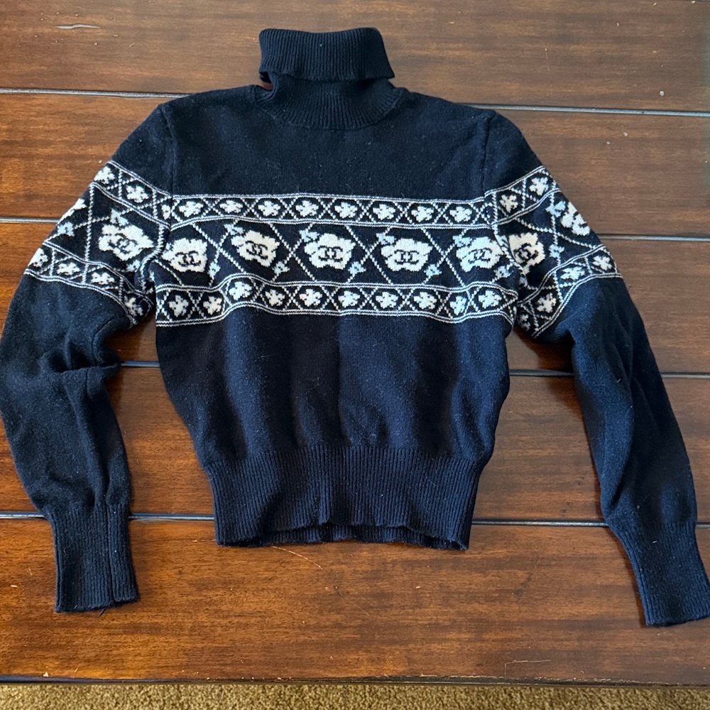 CHANEL Sweater in Black and White size 40 (XS-S)